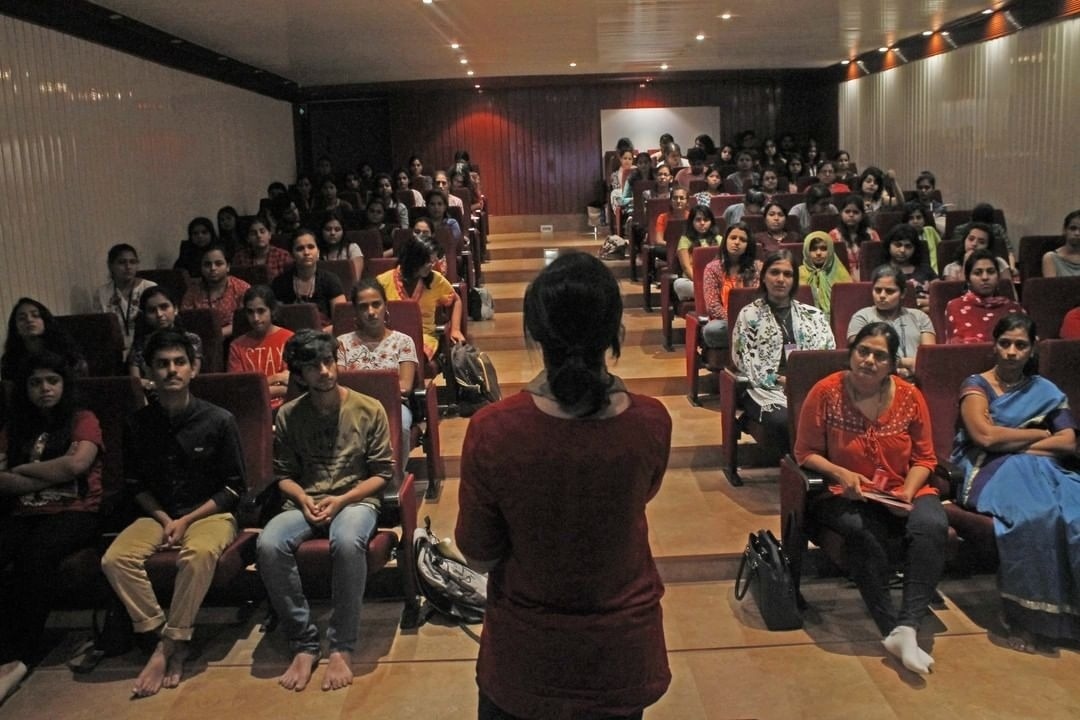 Vipassana Research Institute (V.R.I.) organized an Industrial tour for B.A., M.A students, Research Scholars, Teachers and Faculty from V.G. Vaze college and Dept. of Applied Psychology and Counselling Center, University of Mumbai; summing up to 85 headcounts