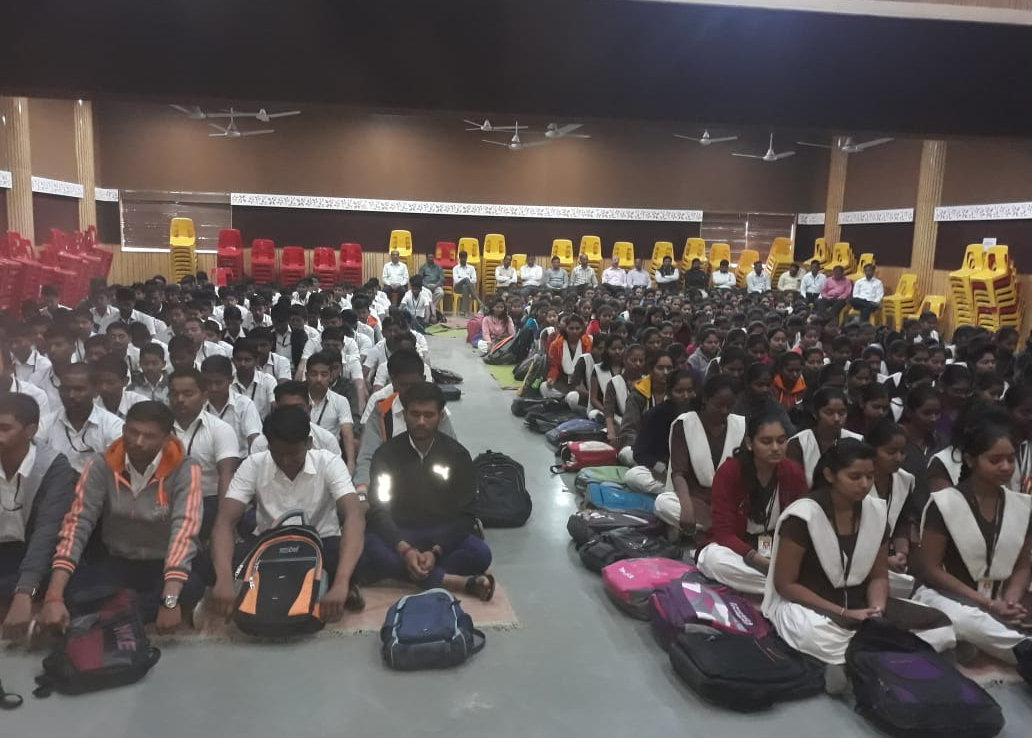 7-01-2019  विद्याधाम प्रशाला शिरुर, Pune dist 350 students and 17 staff attended.
